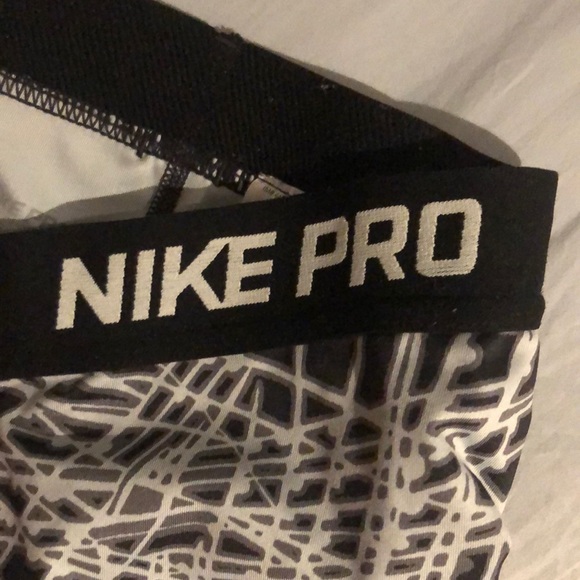 Women’s Nike Pro leggings - Picture 2 of 2